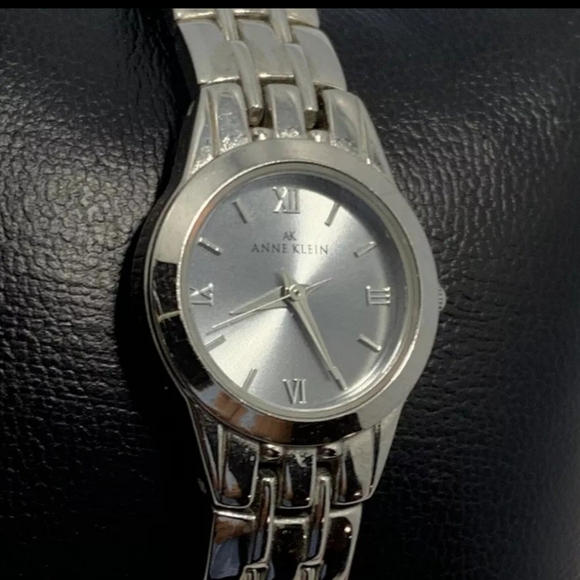 Anne Klein Women's Stainless Steel Silver Dial Quartz Watch! - Picture 3 of 5